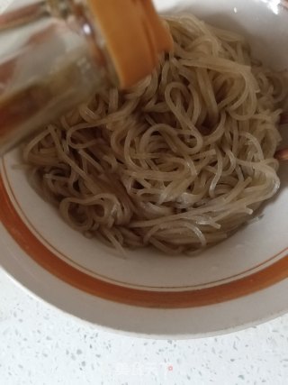 包菜炒粉条步骤3