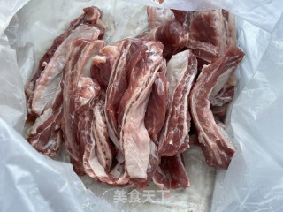 牛坑腩焖萝卜步骤1