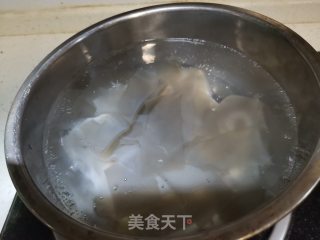酸包菜炒粉皮步骤2
