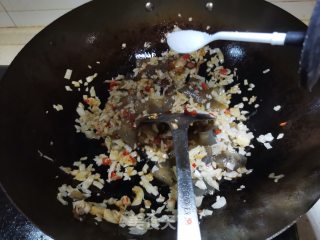 酸包菜炒粉皮步骤9