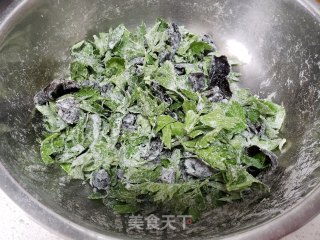 蒸木耳芹菜叶步骤4