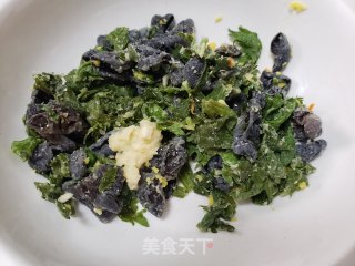 蒸木耳芹菜叶步骤8