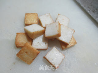 鱼豆腐炒塔苦菜步骤2