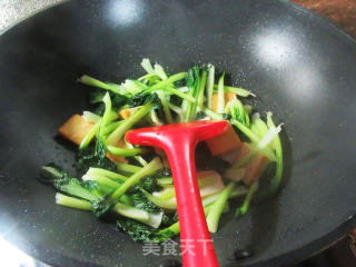 鱼豆腐炒塔苦菜步骤10