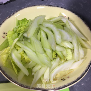 肉片香干炒西芹步骤3