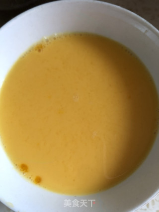 鸡蛋黄花菜步骤1