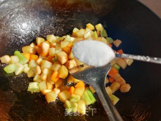 彩蔬炒四丁步骤9