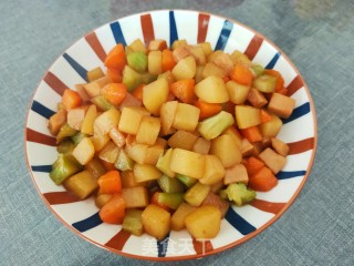 彩蔬炒四丁步骤12