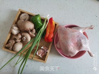 香菇焖鸭块步骤1