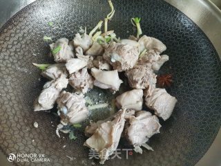 香菇焖鸭块步骤7