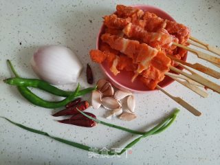 爆炒骨肉相连步骤1