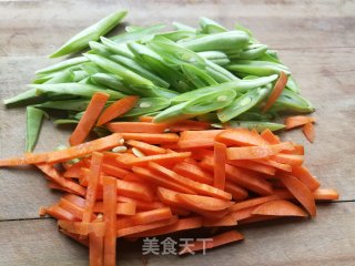 豆角胡萝卜炒肉丝步骤3