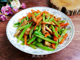 豆角胡萝卜炒肉丝步骤6