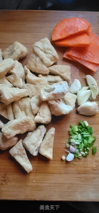 油豆腐肉片煲步骤2