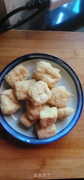 油豆腐肉片煲步骤1