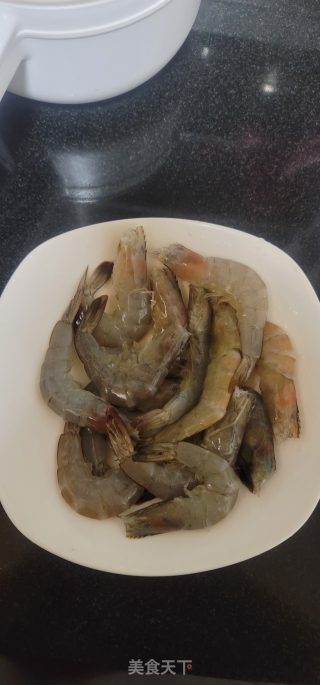 蒜香大虾步骤1