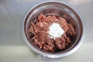 牛肉炒佛手瓜步骤2