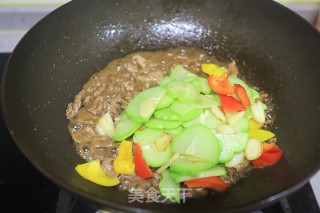 牛肉炒佛手瓜步骤8