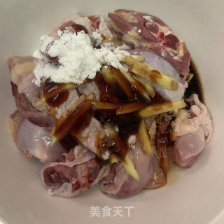 平菇蒸鸡腿步骤5