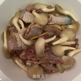 平菇蒸鸡腿步骤7
