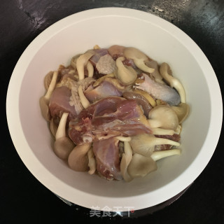 平菇蒸鸡腿步骤8