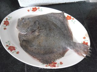 蒜烧多宝鱼步骤2
