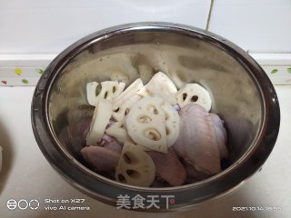 莲藕焖鸡中翅步骤1