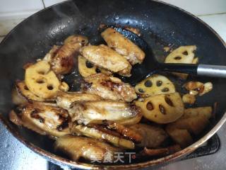 莲藕焖鸡中翅步骤6