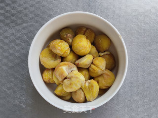 栗子烧鸡腿步骤2