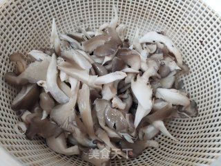 丝瓜炒蘑菇步骤3