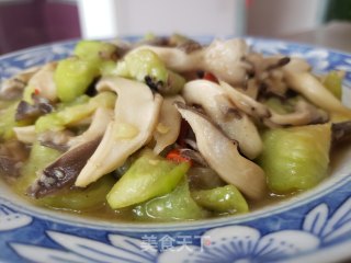 丝瓜炒蘑菇步骤7
