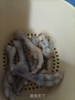 鸡爪烧花生步骤2