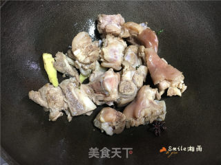 枣香黑豆炖猪蹄步骤2