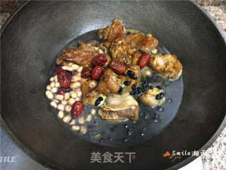 枣香黑豆炖猪蹄步骤4