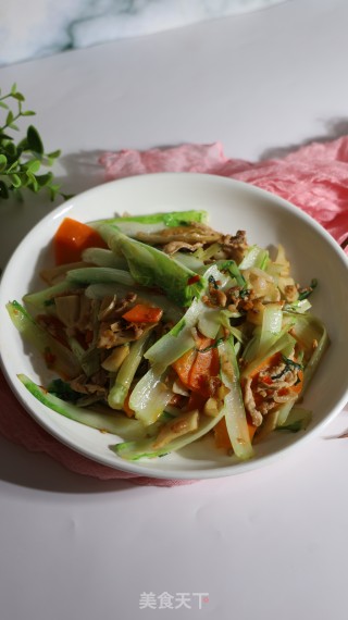胡萝卜片莲藕炒肉丝步骤8