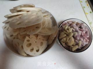 肉片炒莲藕步骤1