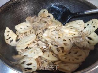 肉片炒莲藕步骤3