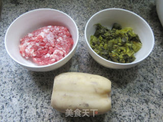 咸菜肉末炒莲藕步骤1