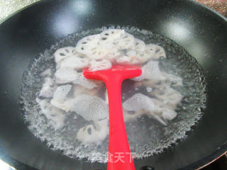 咸菜肉末炒莲藕步骤4