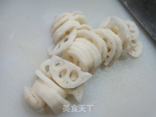 咸菜肉末炒莲藕步骤3