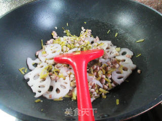 咸菜肉末炒莲藕步骤10
