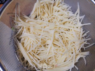 炒蒸土豆丝步骤1