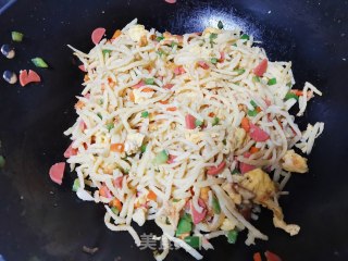 炒蒸土豆丝步骤9