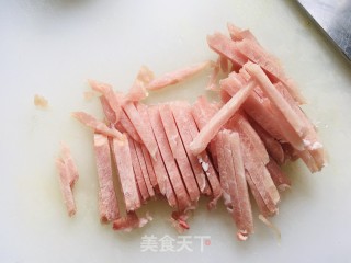 生炒肉丝蒜苔步骤2