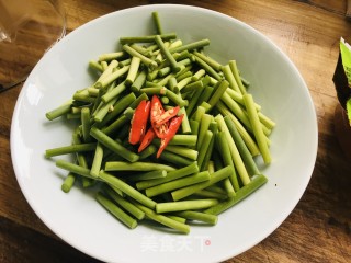 生炒肉丝蒜苔步骤3