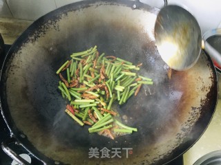 生炒肉丝蒜苔步骤7