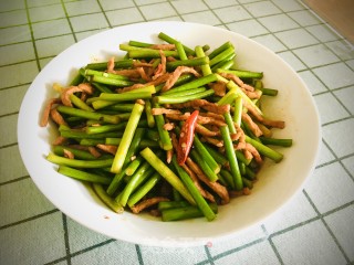 生炒肉丝蒜苔步骤10
