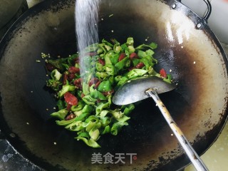 辣椒炒腊肠步骤5
