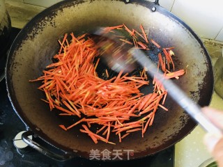 胡萝卜炒芹菜步骤6