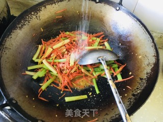 胡萝卜炒芹菜步骤9
